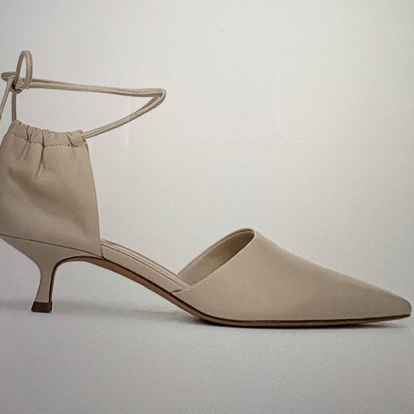 New in Box Vince Women's Sarai Ankle Tie Pumps - Picture 2 of 6